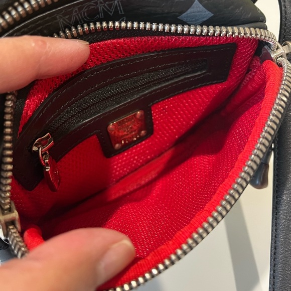 MCM LION PRINCESS SMALL SLING BAG - Picture 4 of 10